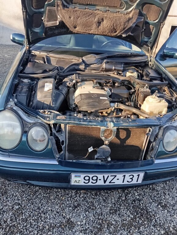 Mercedes E 200