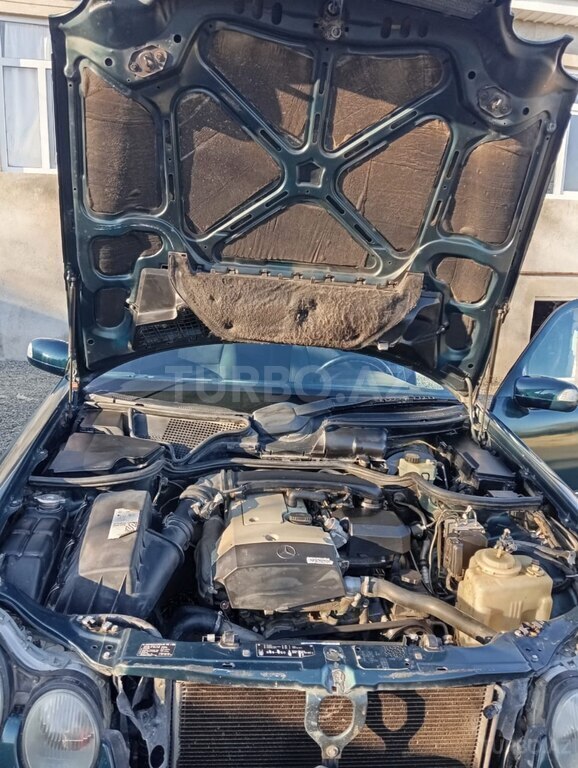 Mercedes E 200