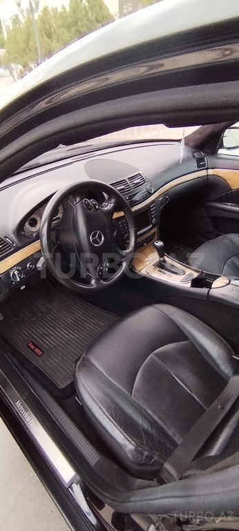 Mercedes E 220