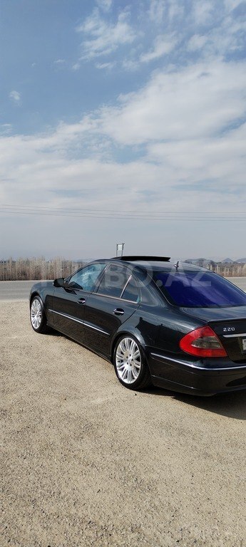Mercedes E 220