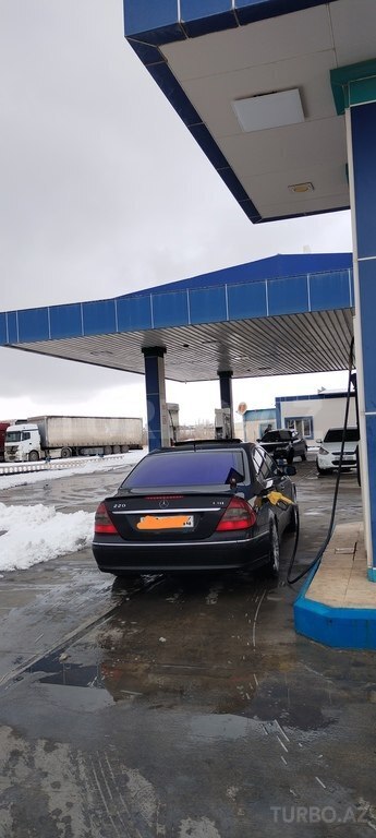 Mercedes E 220