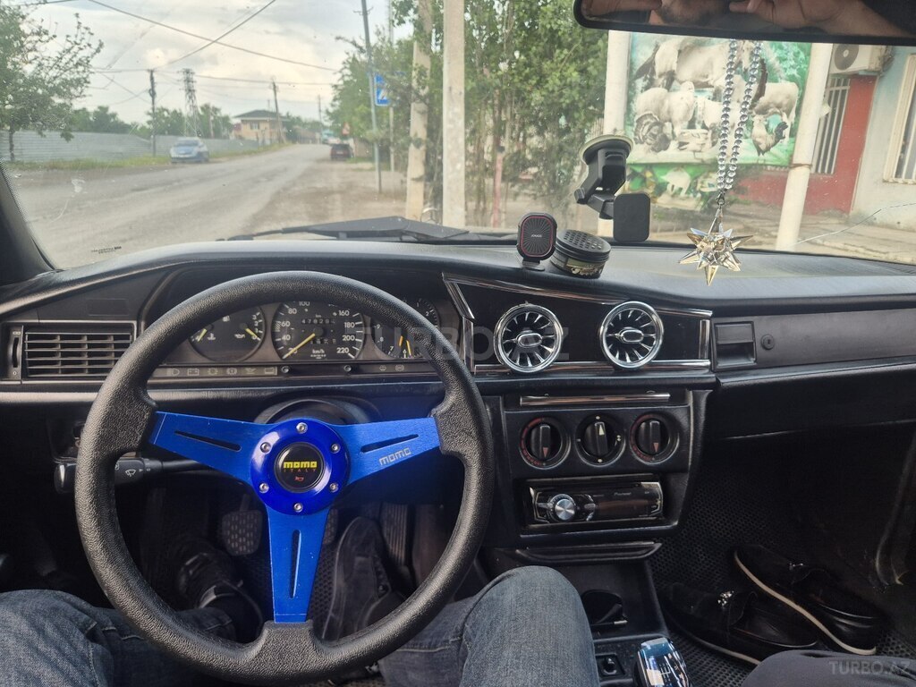 Mercedes 190