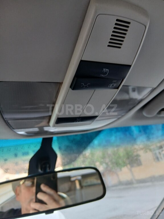 Mercedes B 200