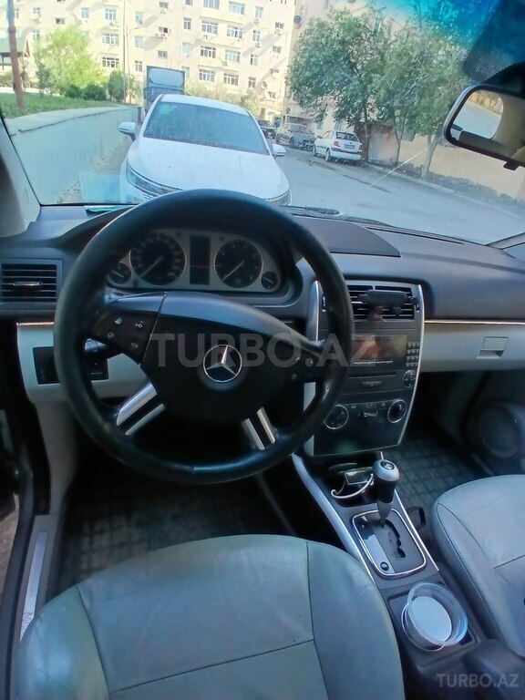 Mercedes B 200