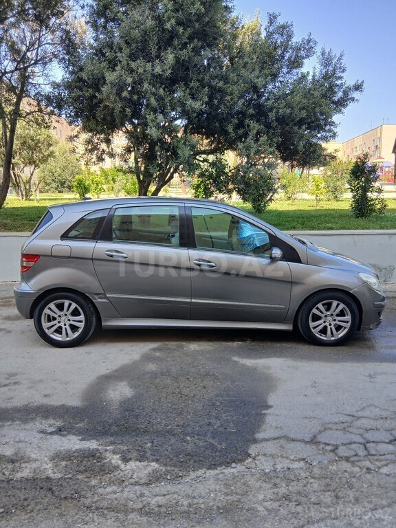 Mercedes B 200
