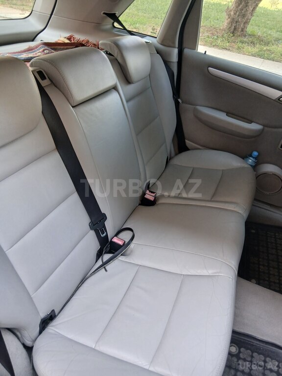 Mercedes B 200