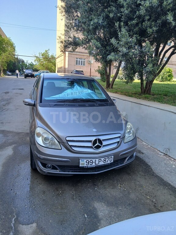 Mercedes B 200