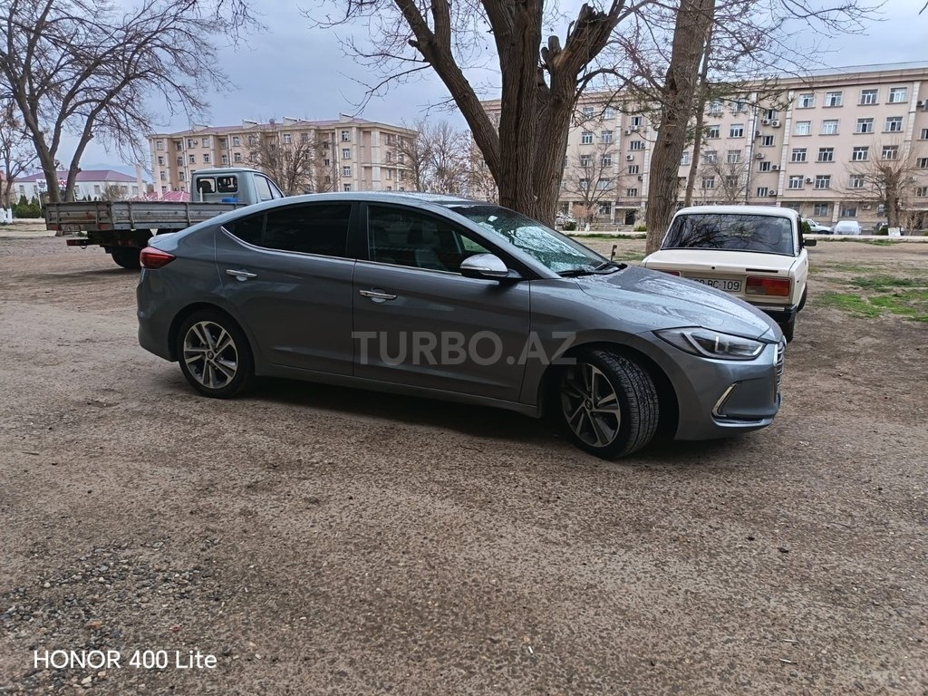 Hyundai Elantra