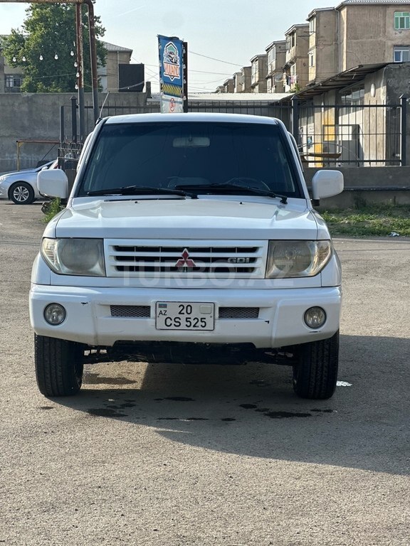 Mitsubishi Pajero io