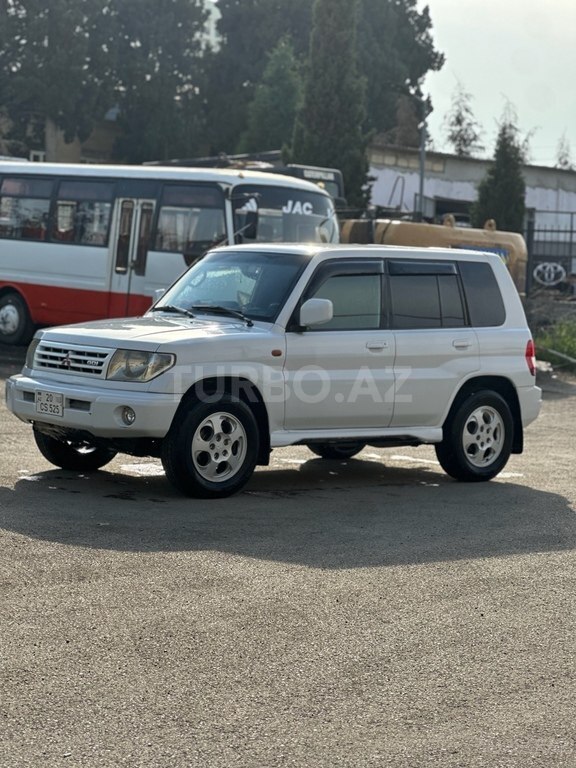 Mitsubishi Pajero io