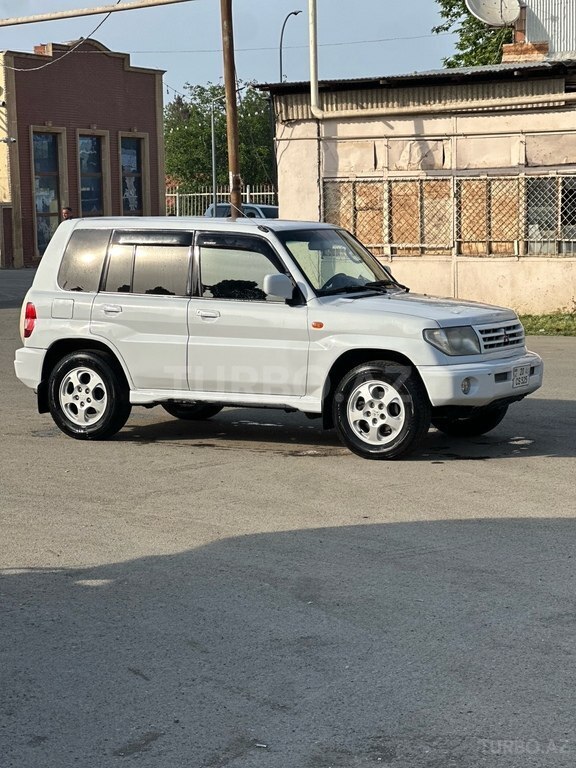 Mitsubishi Pajero io