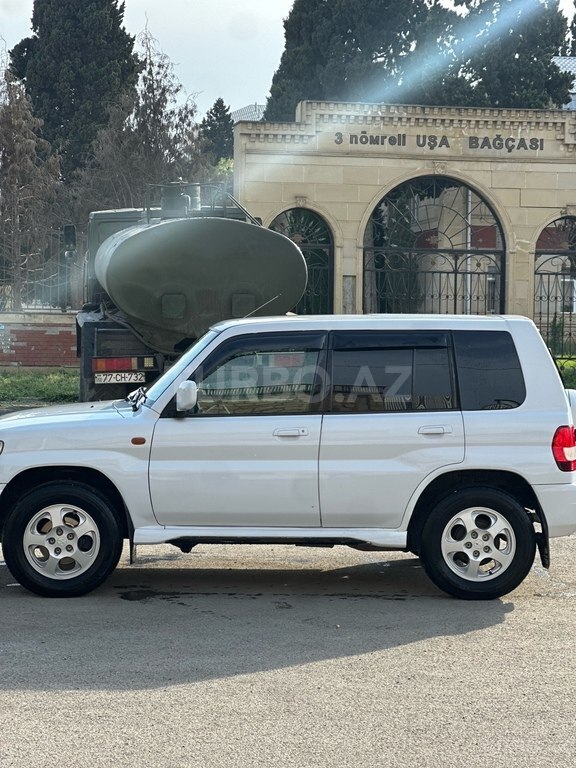 Mitsubishi Pajero io