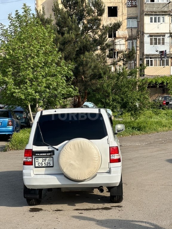 Mitsubishi Pajero io