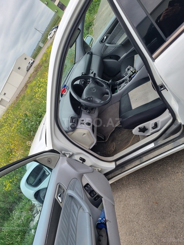 Mercedes C 200