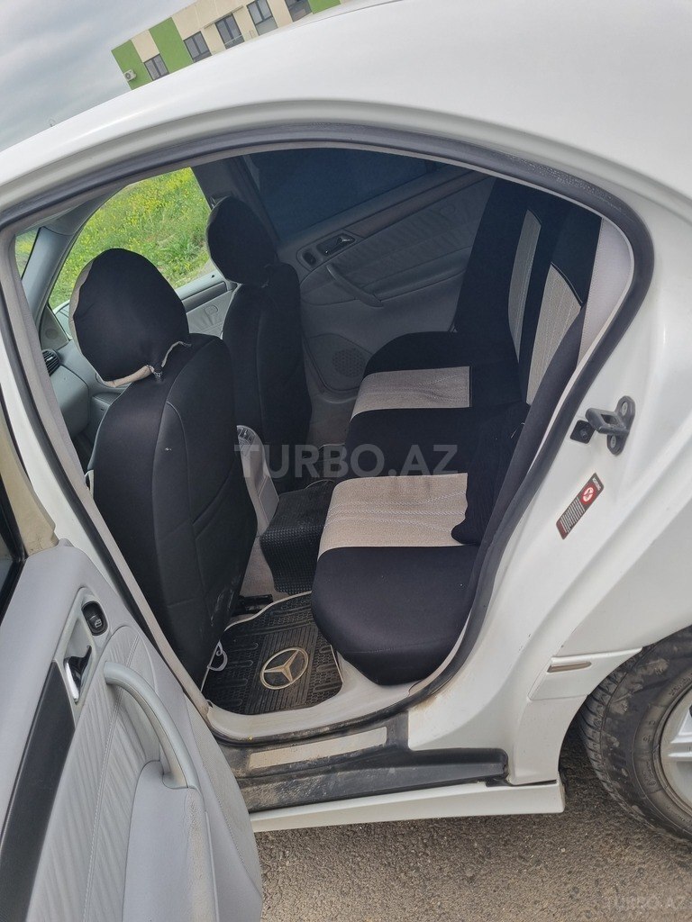 Mercedes C 200