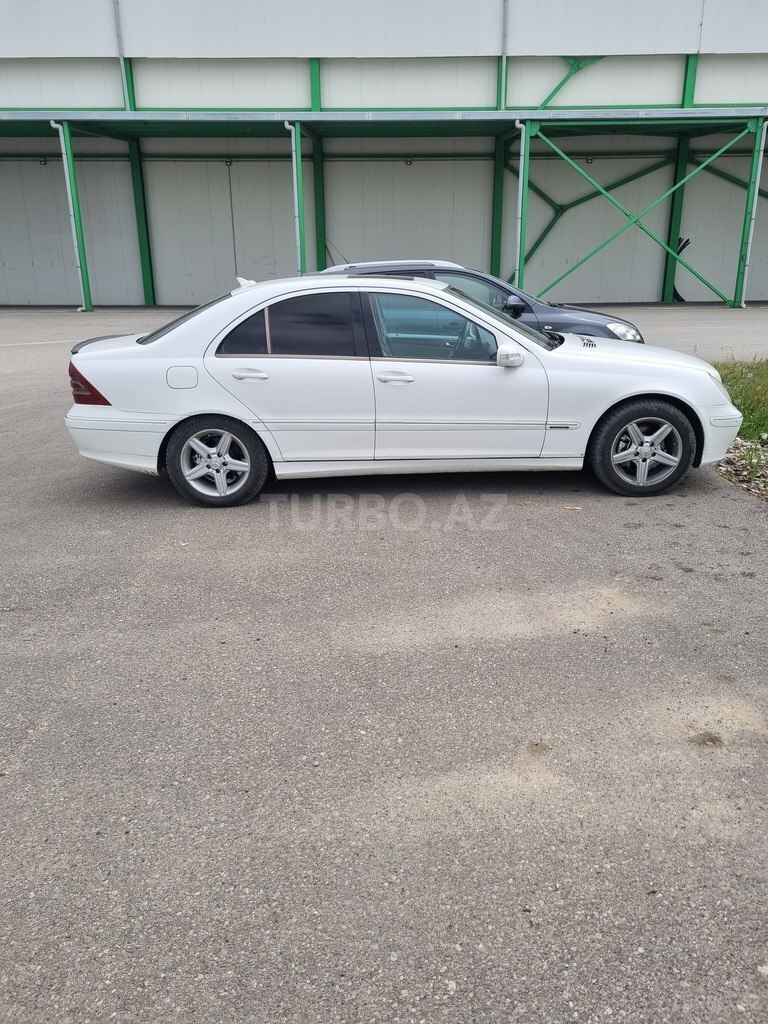 Mercedes C 200