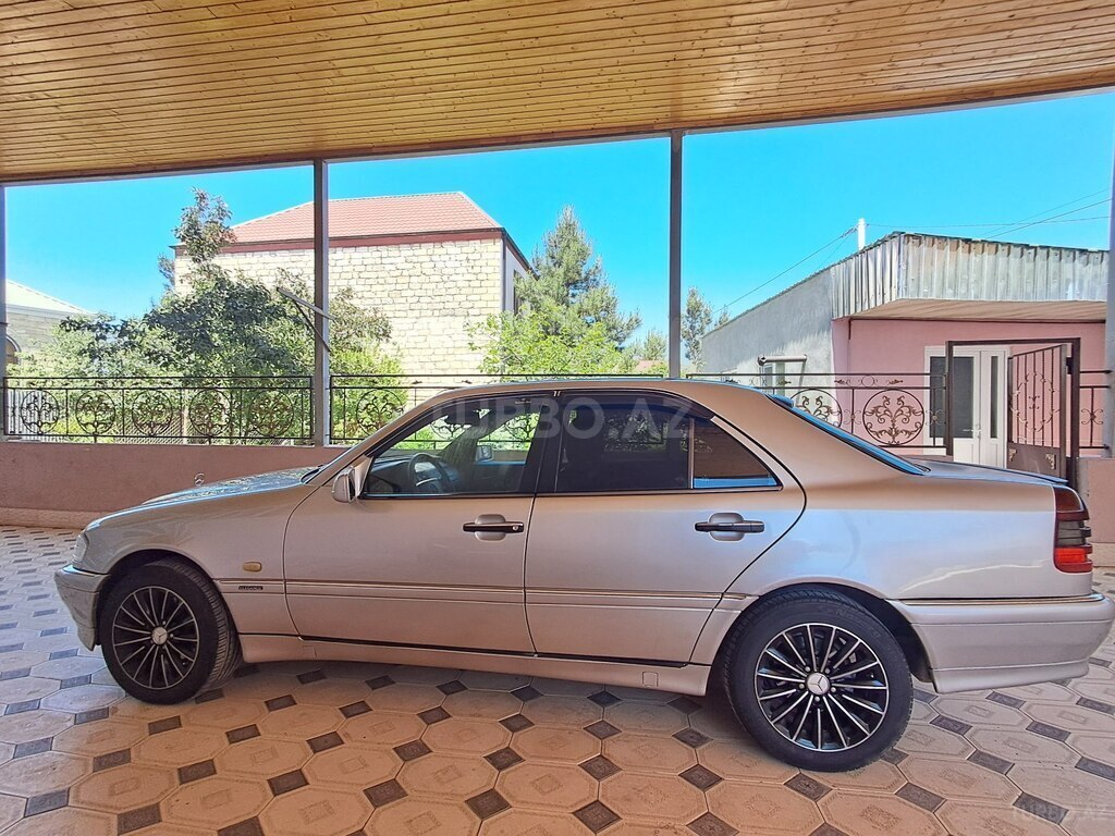 Mercedes C 180
