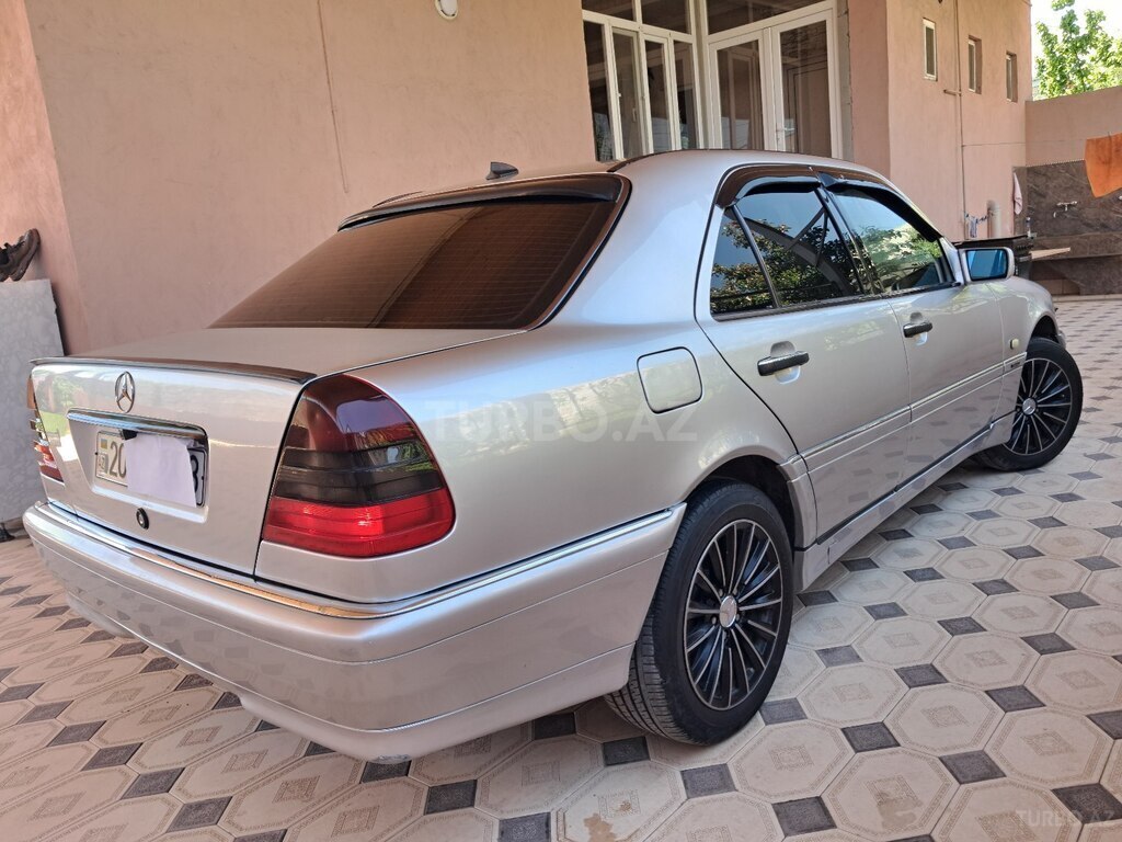 Mercedes C 180
