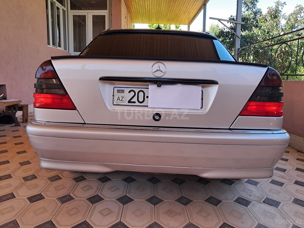 Mercedes C 180