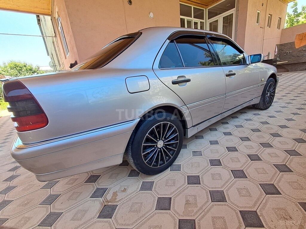 Mercedes C 180