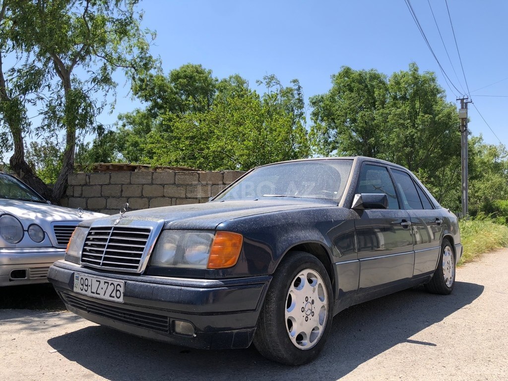 Mercedes 220 E