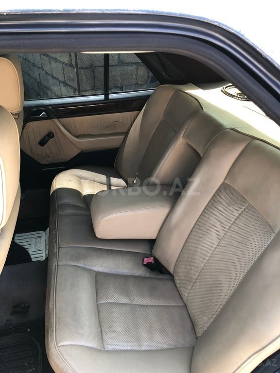 Mercedes 220 E