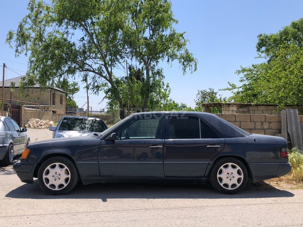 Mercedes 220 E