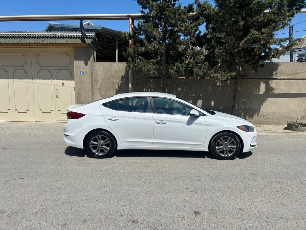 Hyundai Elantra