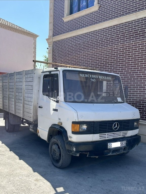 Mercedes 609 D