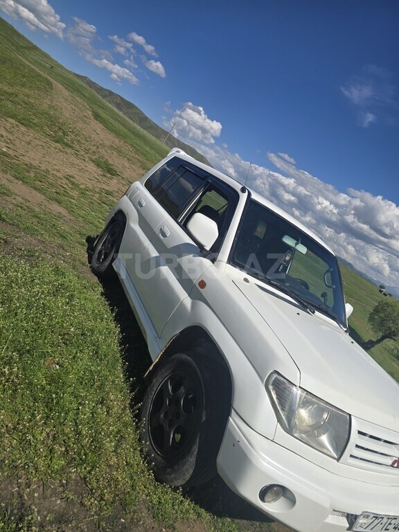 Mitsubishi Pajero io