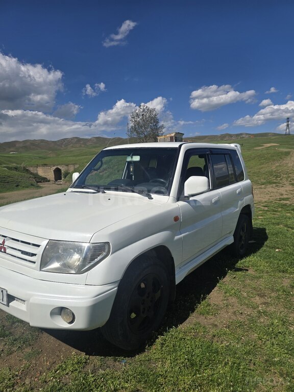 Mitsubishi Pajero io