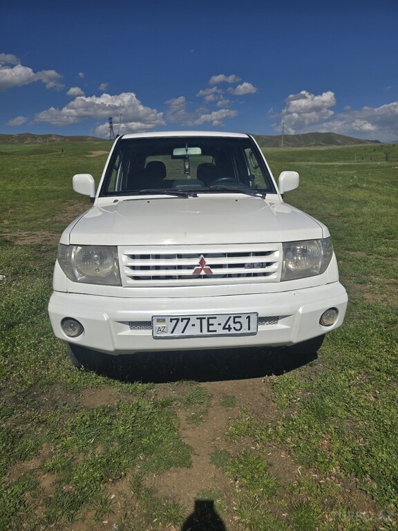 Mitsubishi Pajero io