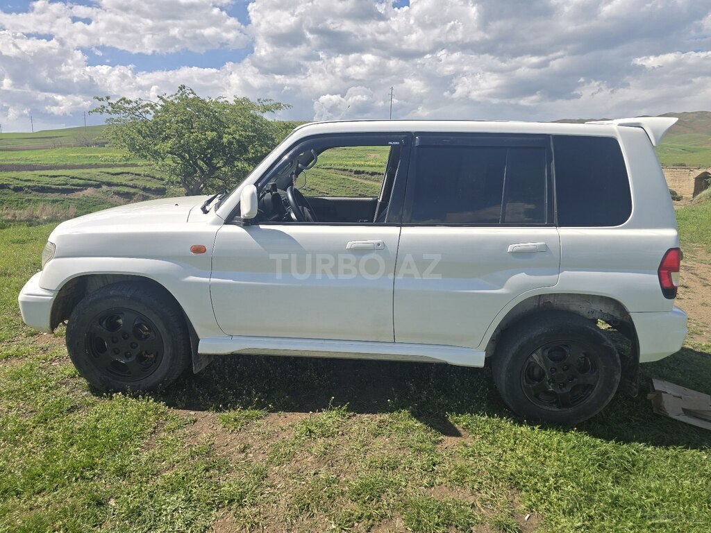 Mitsubishi Pajero io