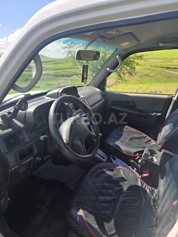 Mitsubishi Pajero io