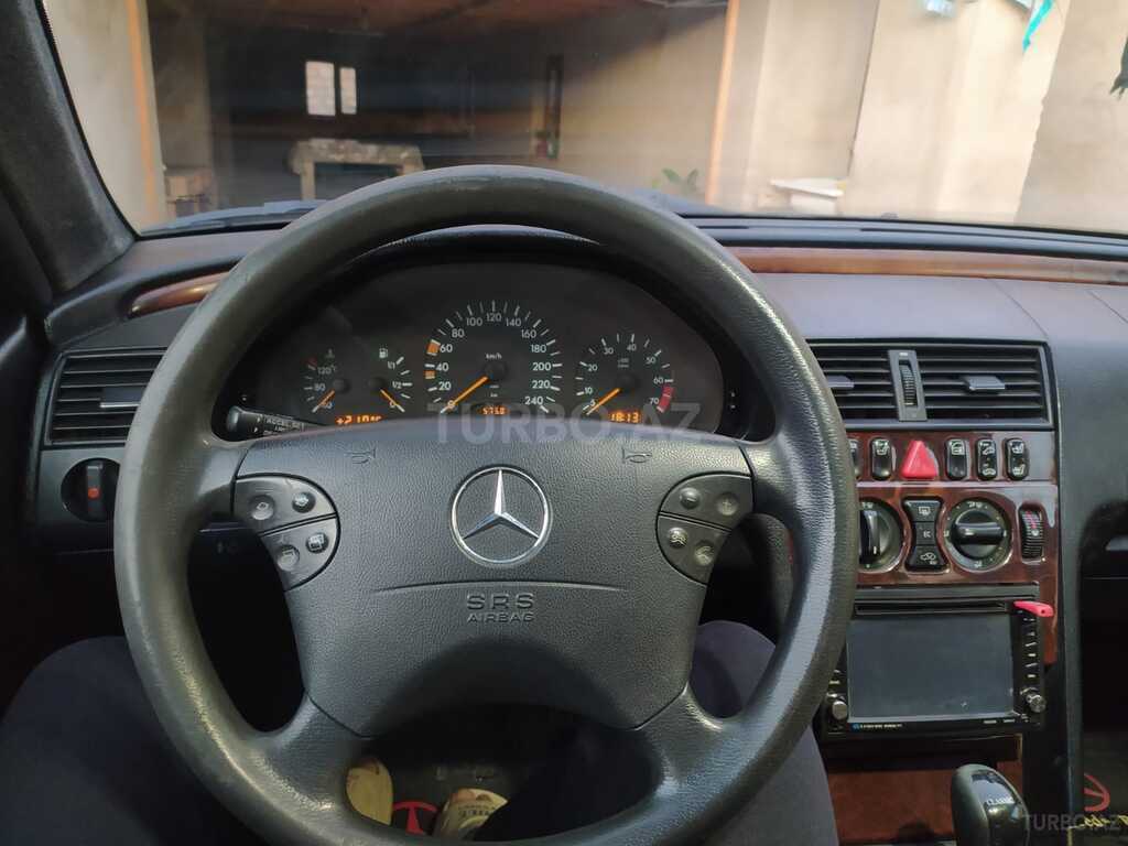 Mercedes C 180