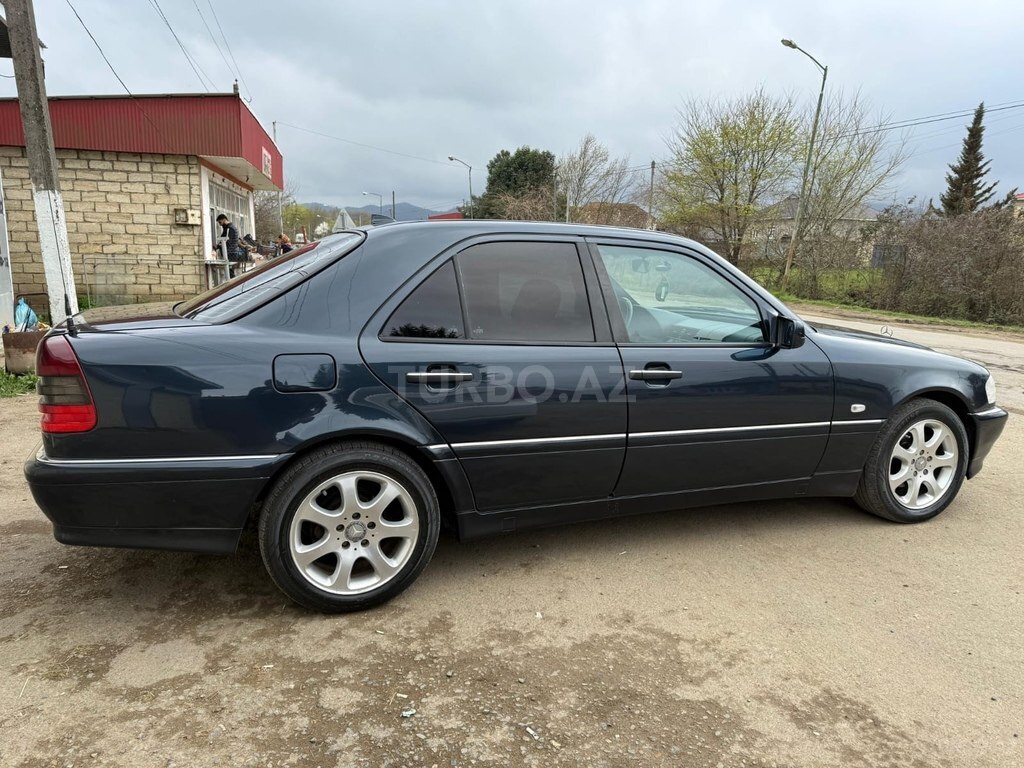 Mercedes C 180