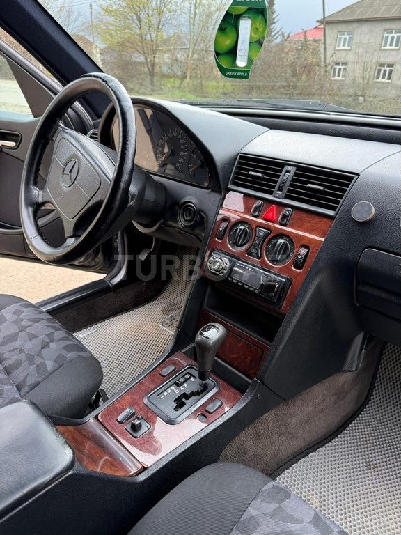Mercedes C 180