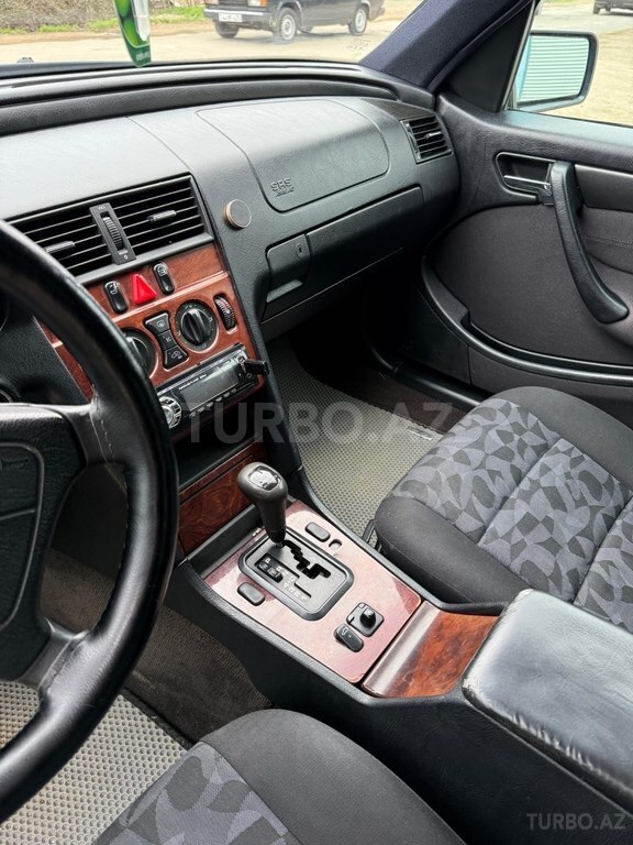 Mercedes C 180