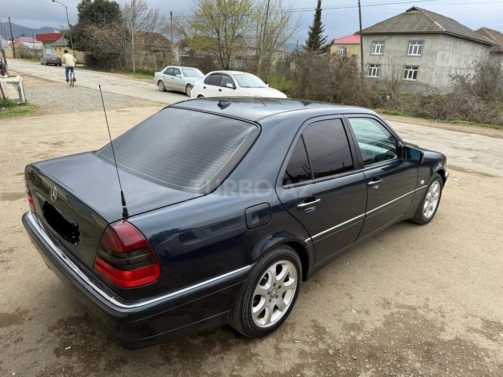 Mercedes C 180