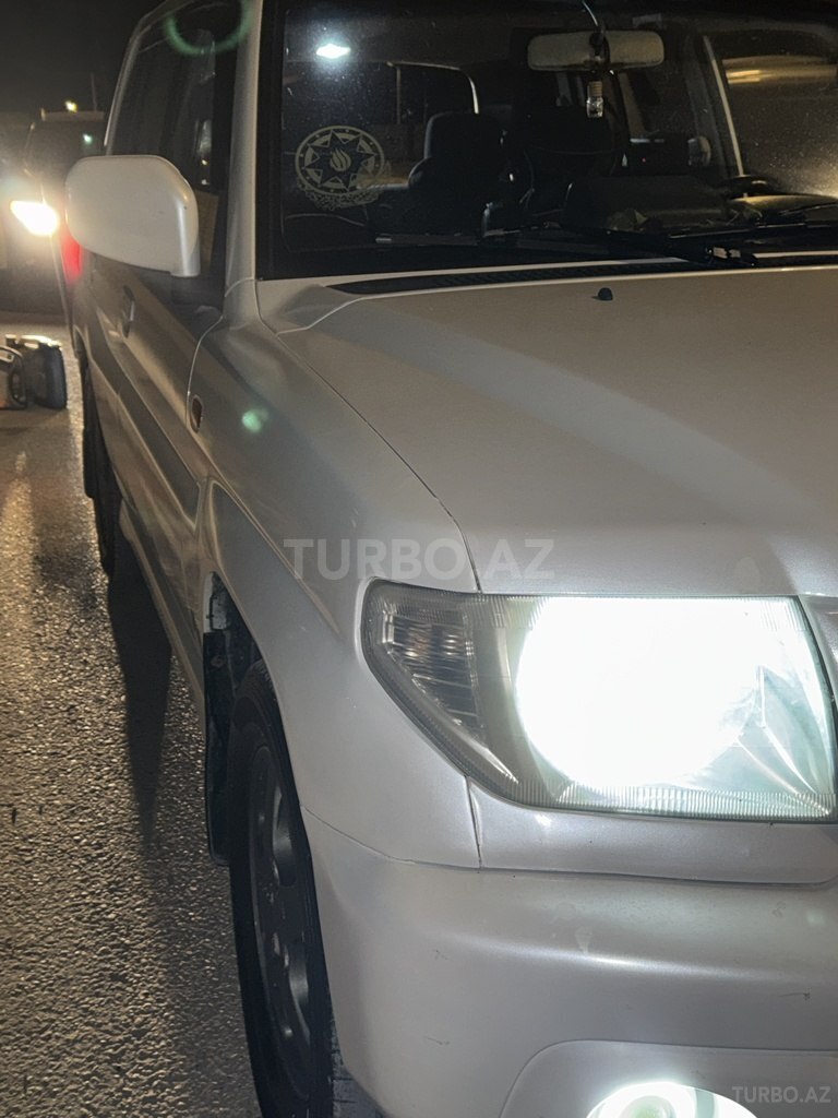 Mitsubishi Pajero io