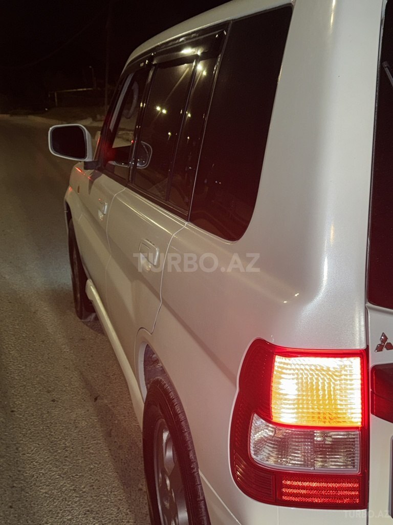 Mitsubishi Pajero io