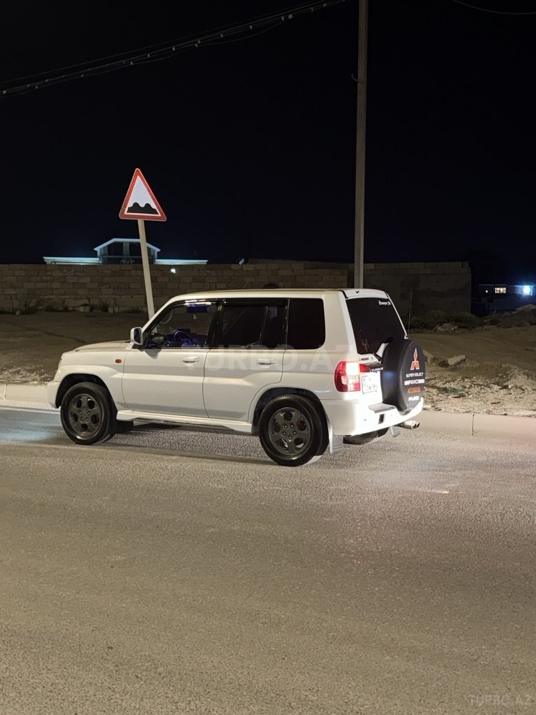 Mitsubishi Pajero io