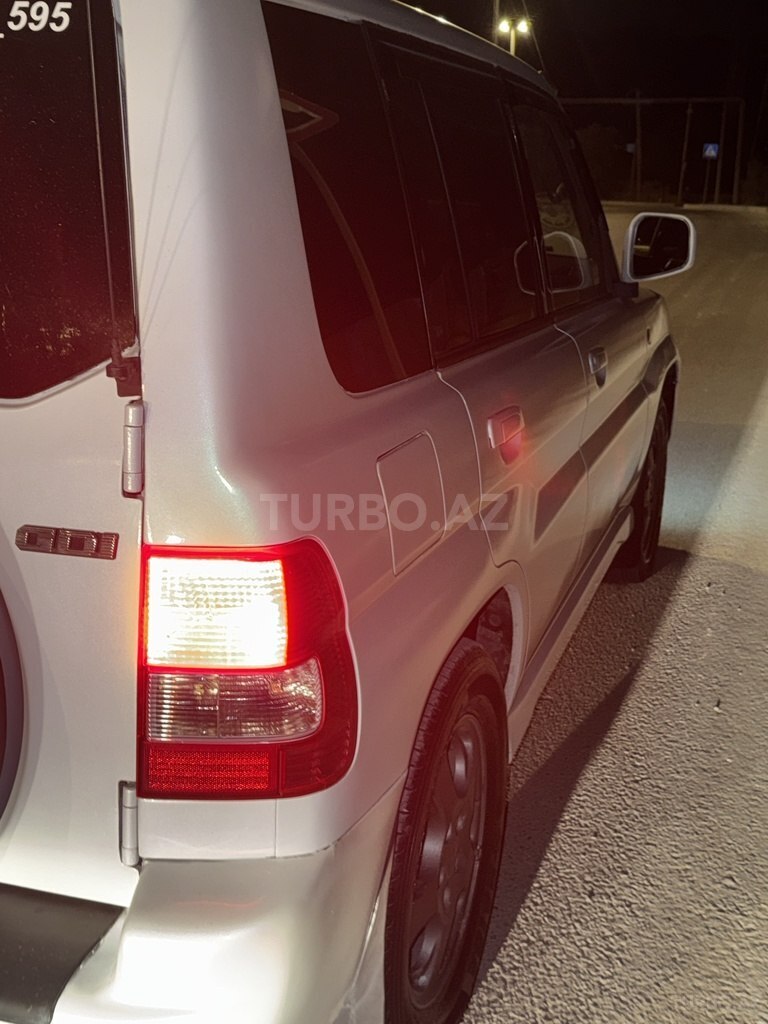 Mitsubishi Pajero io
