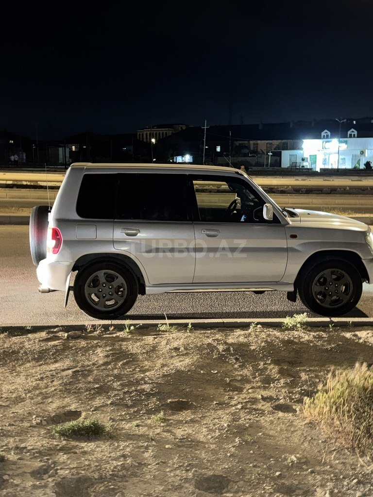 Mitsubishi Pajero io