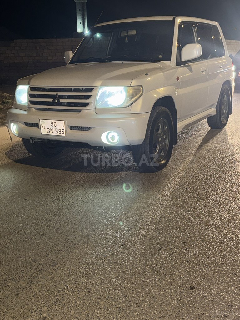 Mitsubishi Pajero io