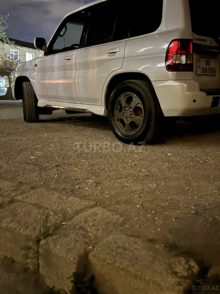 Mitsubishi Pajero io