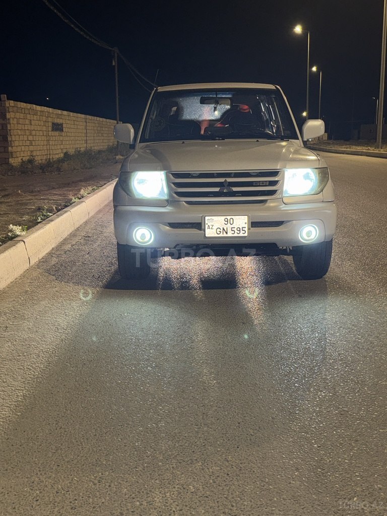 Mitsubishi Pajero io