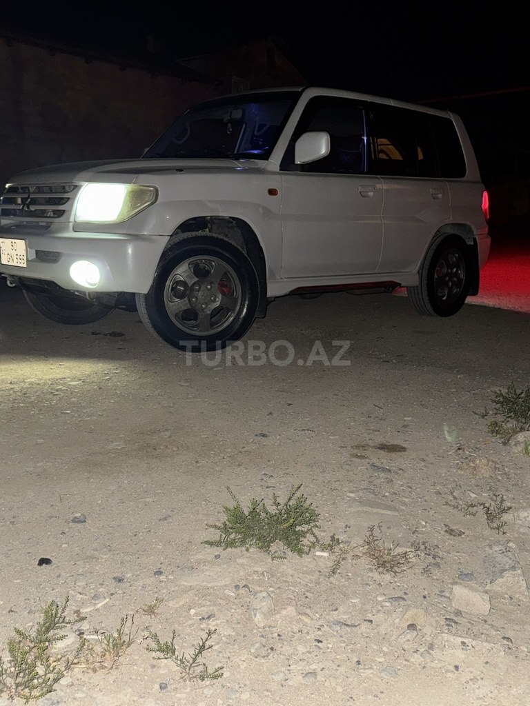 Mitsubishi Pajero io