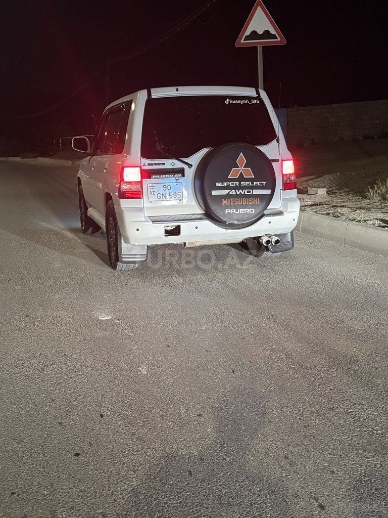 Mitsubishi Pajero io