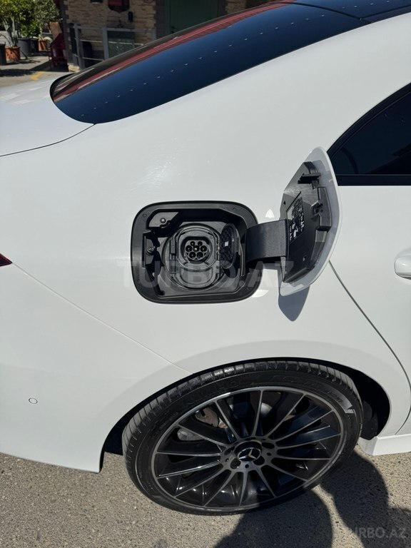 Mercedes CLA 250 e